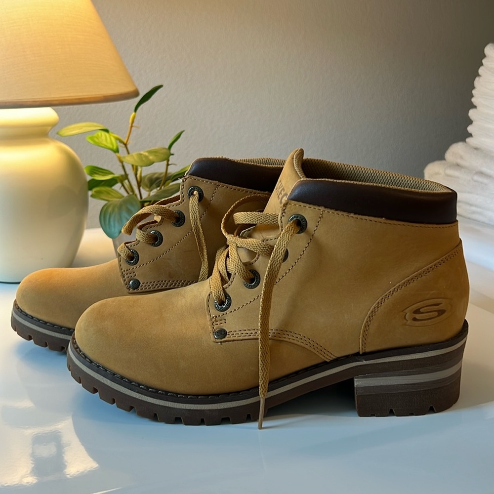 Sketchers women’s work boots